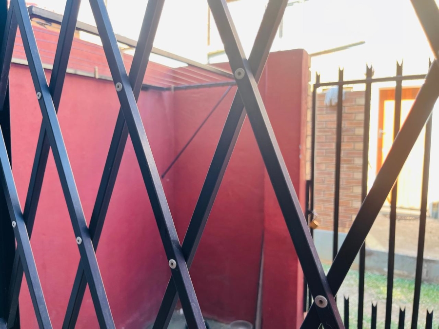 2 Bedroom Property for Sale in Waterval East North West